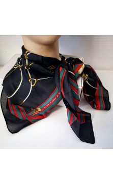 Petit foulard noir pour...