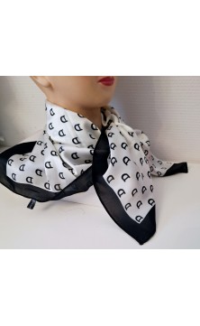 Petit foulard D blanc pour...