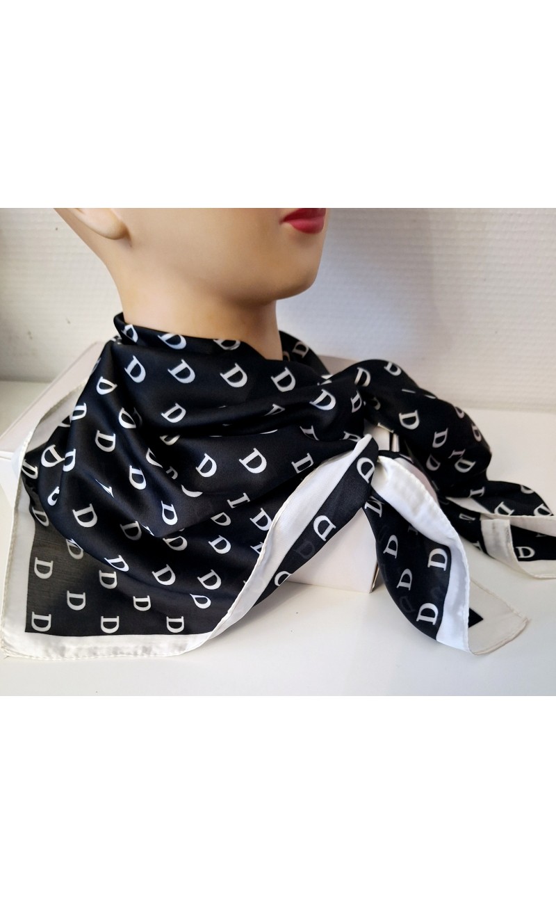 Petit foulard D noir pour cou et sac