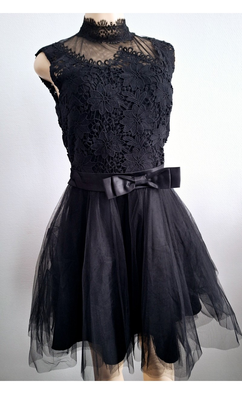 Mini robe noire  avec Noeux sans manches