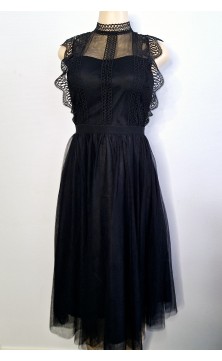 Robe noire avec dentelle