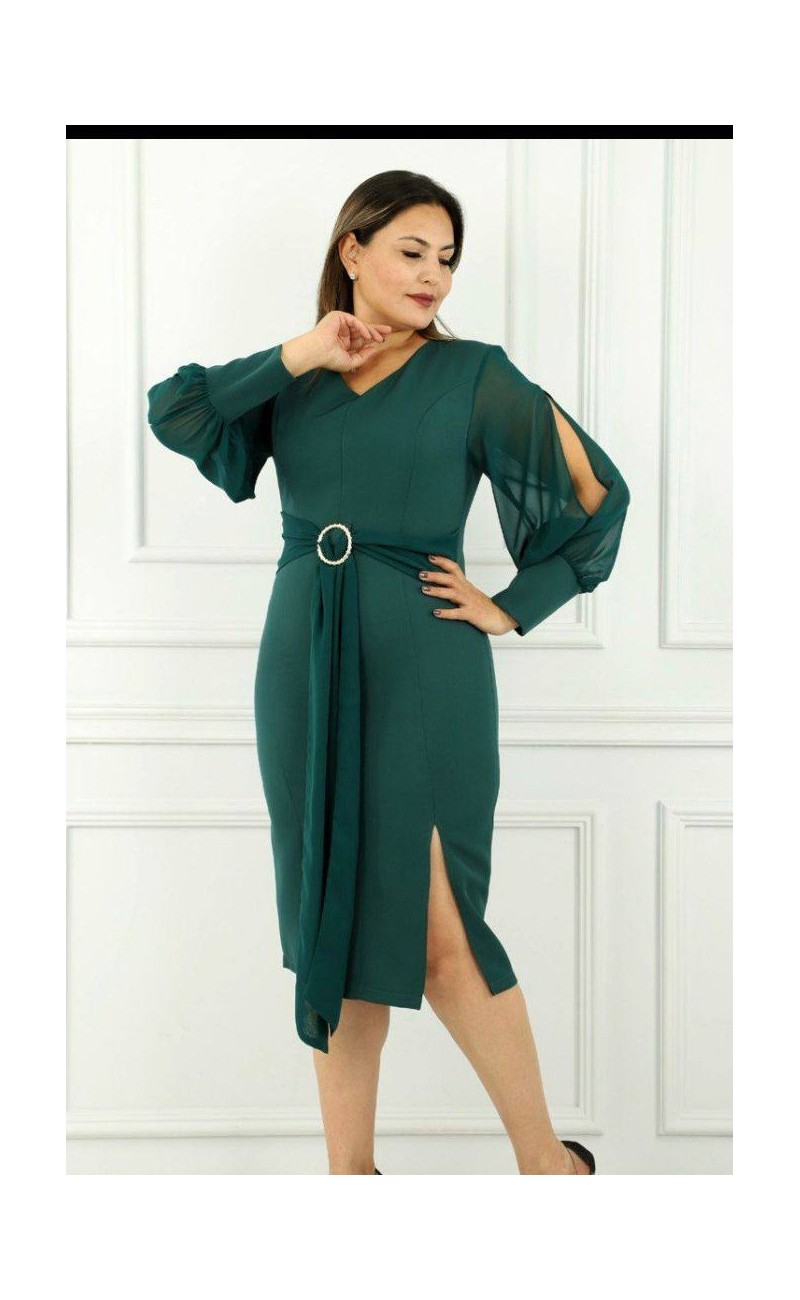 Robe verte longues manches avec  fentes, voila au niveau de la taille /fente sur le côte