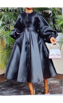 Robe en satin évasée  avec...