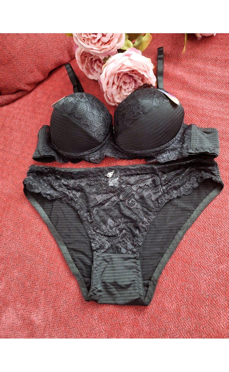 Black set of ladies underwear size B
