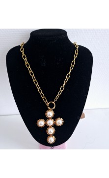 Long chain with pearls