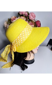 Wide-brimmed retro hats in...