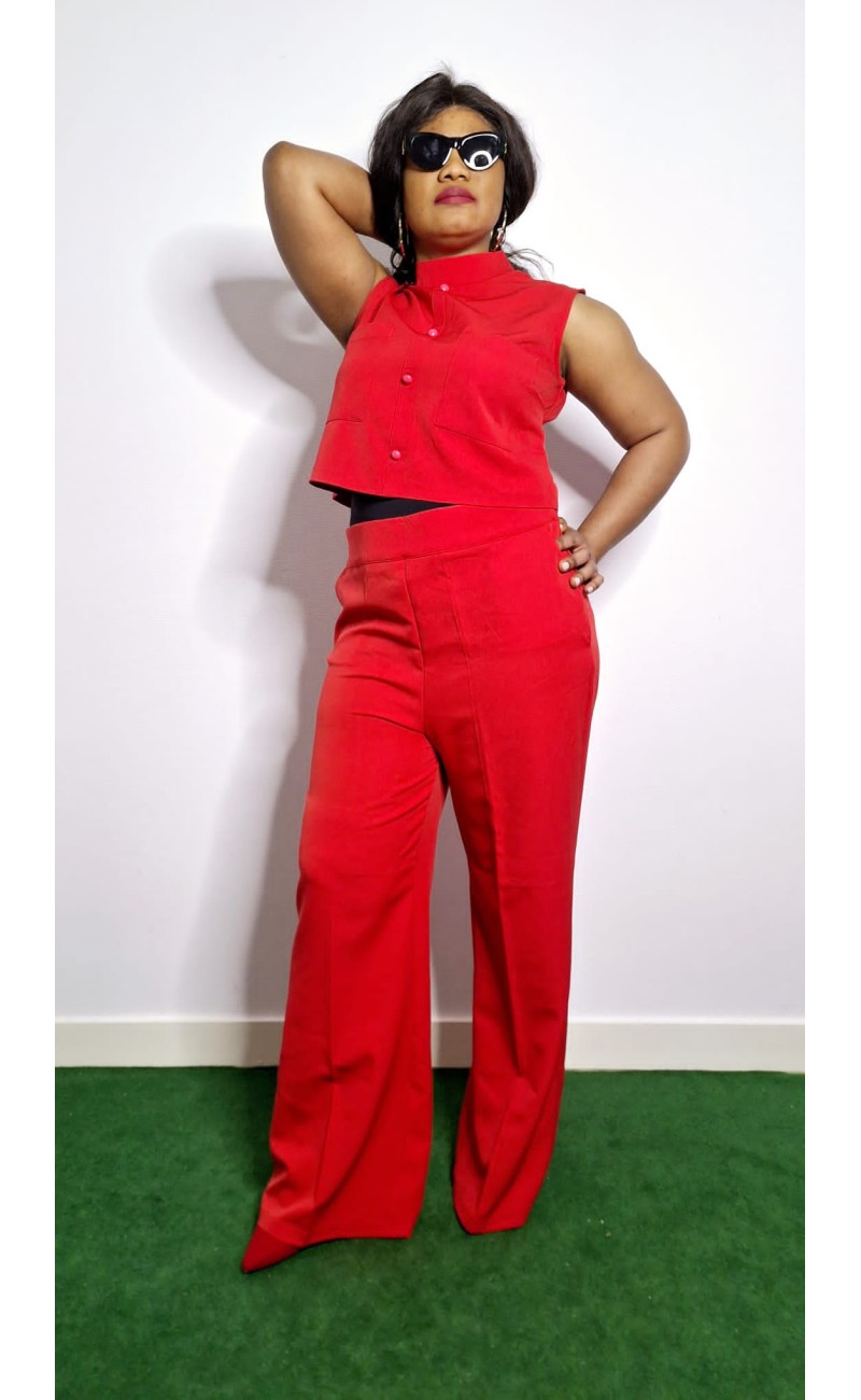 Red combination, pants high middle, shirt without sleeves,  zipper on the back