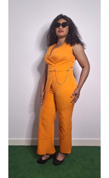 Overlapping combination with chain on the side