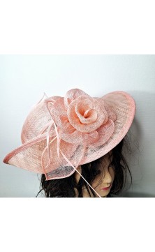 chapeau de cérémonie rose...