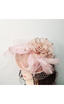 chapeau de cérémonie rose...