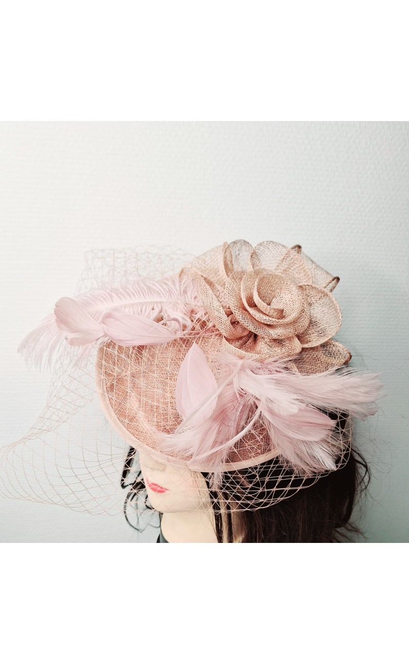 roze ceremonie hoed met voile