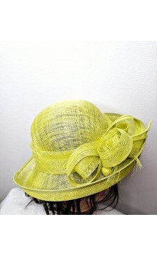 chapeau de cérémonie jaune