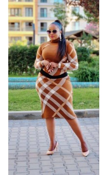 white/brown chequered skirt/pull combination