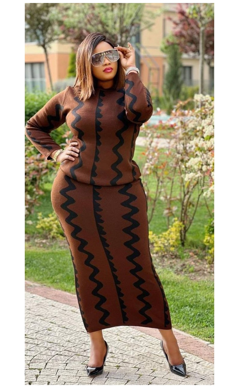dark brown combination skirt/pull with black stripes, unique size