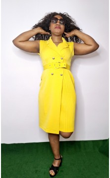 Sleeveless dress with yellow belt